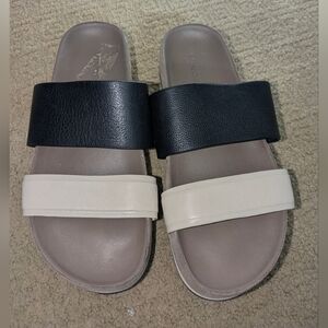 Vince Black And Cream Leather Slide Sandals